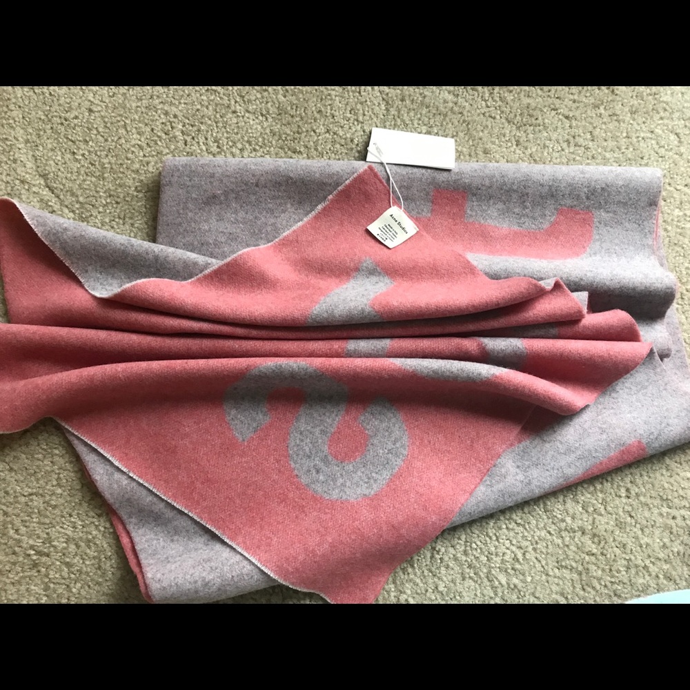 Acne Scarf